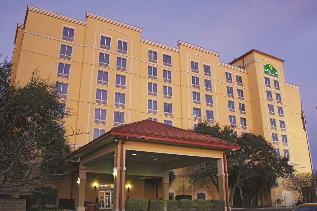 La Quinta By Wyndham San Antonio Medical Ctr. Nw Hotel Exterior photo
